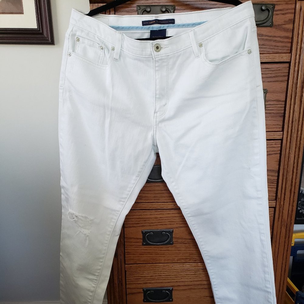 Levi's "The Original Jean" Boyfriend Jeans - White